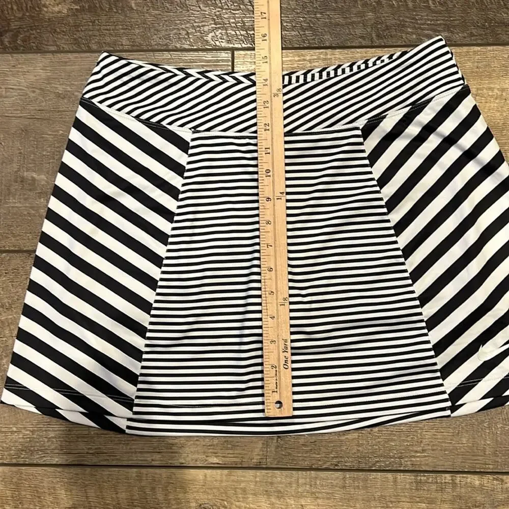 Nike Golf Precision 2.0  Black & White Stripe Skort Size M